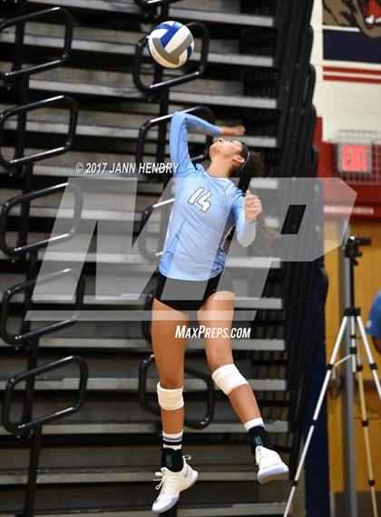 Thumbnail 3 in Kahuku vs Villa Park (Durango Fall Classic) photogallery.