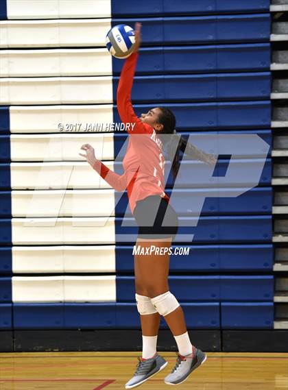 Thumbnail 3 in Kahuku vs Villa Park (Durango Fall Classic) photogallery.