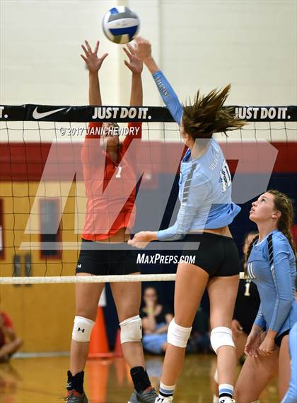 Thumbnail 2 in Kahuku vs Villa Park (Durango Fall Classic) photogallery.