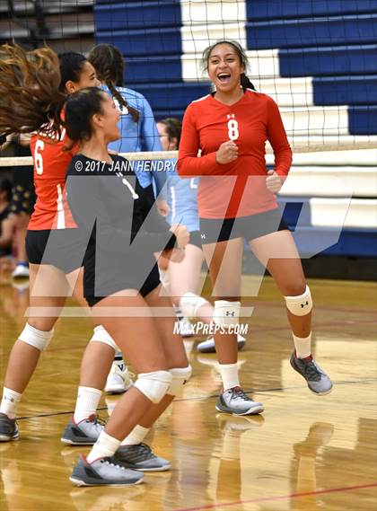 Thumbnail 1 in Kahuku vs Villa Park (Durango Fall Classic) photogallery.
