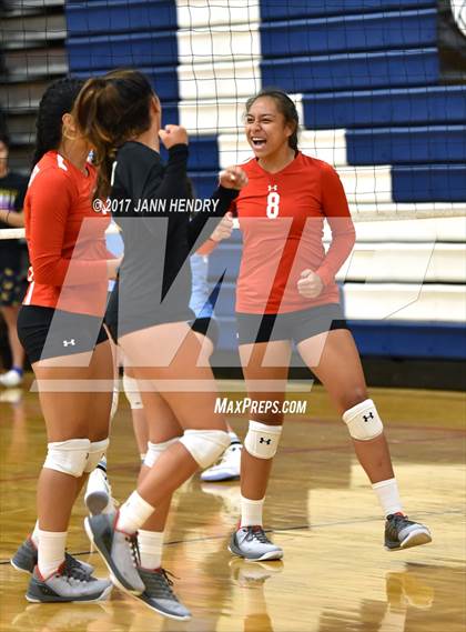 Thumbnail 2 in Kahuku vs Villa Park (Durango Fall Classic) photogallery.