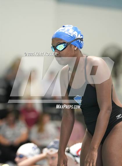 Thumbnail 3 in Warren Woods-Tower vs. Cousino (Titan Relays) photogallery.