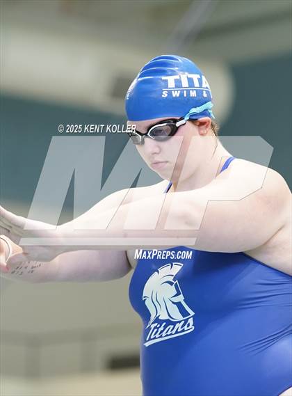 Thumbnail 3 in Warren Woods-Tower vs. Cousino (Titan Relays) photogallery.