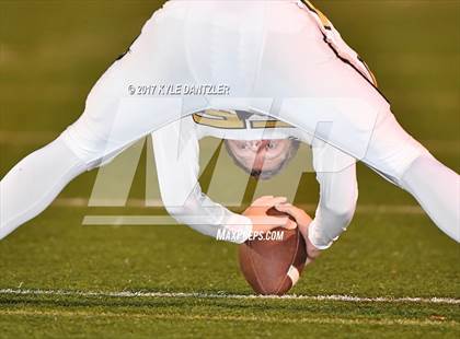 Thumbnail 2 in Gunter vs. Henrietta (UIL 3A Division 2 Region 2 Bi-District) photogallery.