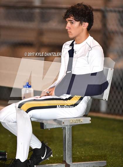 Thumbnail 2 in Gunter vs. Henrietta (UIL 3A Division 2 Region 2 Bi-District) photogallery.