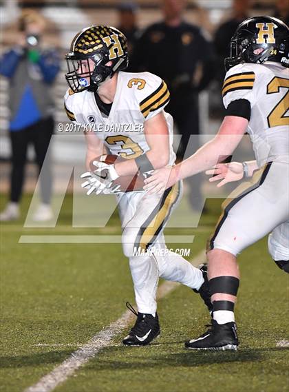 Thumbnail 2 in Gunter vs. Henrietta (UIL 3A Division 2 Region 2 Bi-District) photogallery.