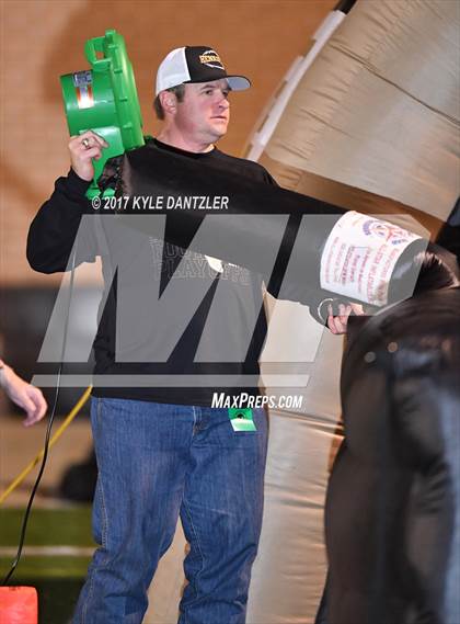 Thumbnail 3 in Gunter vs. Henrietta (UIL 3A Division 2 Region 2 Bi-District) photogallery.