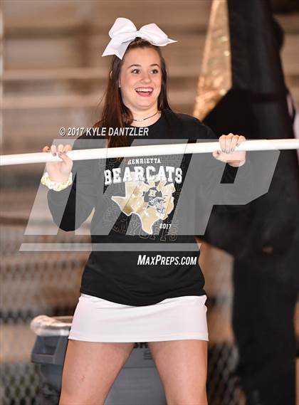 Thumbnail 1 in Gunter vs. Henrietta (UIL 3A Division 2 Region 2 Bi-District) photogallery.