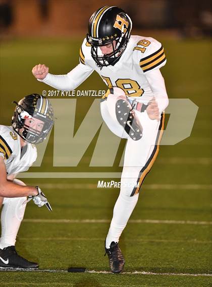 Thumbnail 3 in Gunter vs. Henrietta (UIL 3A Division 2 Region 2 Bi-District) photogallery.