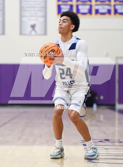 Thumbnail 3 in Crespi vs. Dougherty Valley (The Holiday Classic) photogallery.