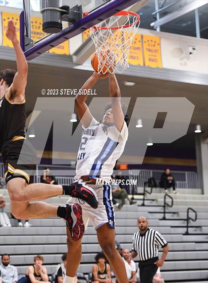 Thumbnail 2 in Crespi vs. Dougherty Valley (The Holiday Classic) photogallery.