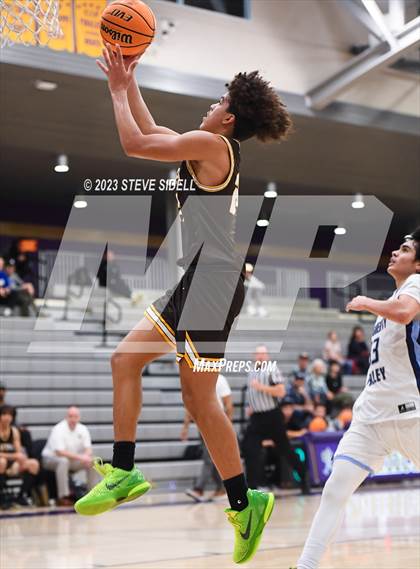 Thumbnail 3 in Crespi vs. Dougherty Valley (The Holiday Classic) photogallery.