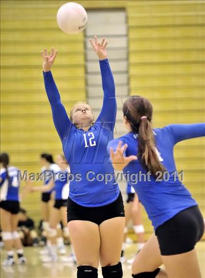 Thumbnail 1 in Bishop Montgomery vs Frontier (Aloha Cougar Classic) photogallery.