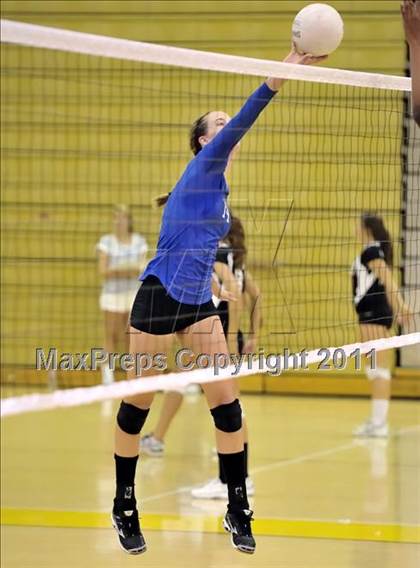 Thumbnail 2 in Bishop Montgomery vs Frontier (Aloha Cougar Classic) photogallery.