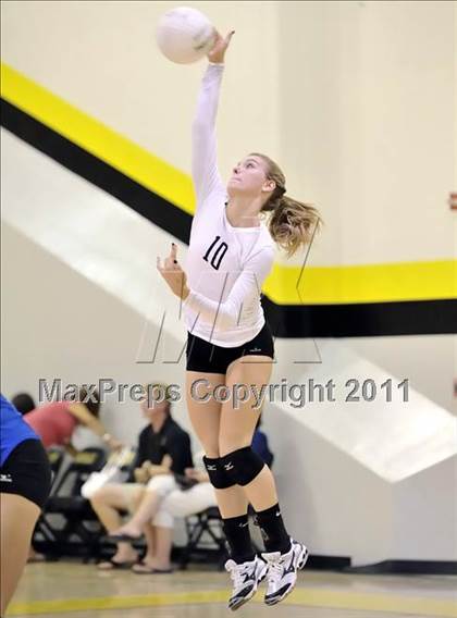 Thumbnail 2 in Bishop Montgomery vs Frontier (Aloha Cougar Classic) photogallery.