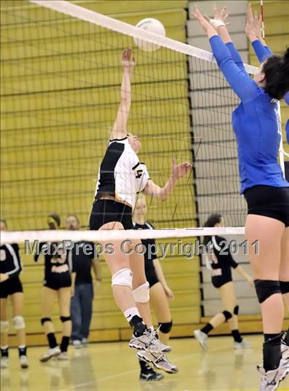 Thumbnail 3 in Bishop Montgomery vs Frontier (Aloha Cougar Classic) photogallery.