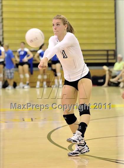 Thumbnail 2 in Bishop Montgomery vs Frontier (Aloha Cougar Classic) photogallery.