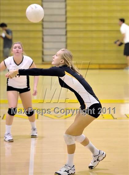 Thumbnail 3 in Bishop Montgomery vs Frontier (Aloha Cougar Classic) photogallery.