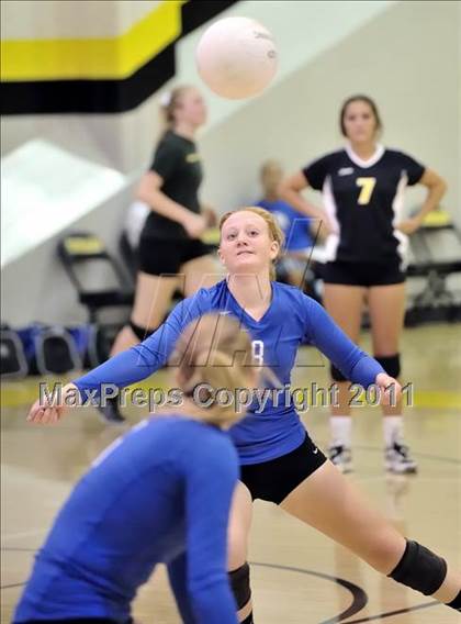 Thumbnail 1 in Bishop Montgomery vs Frontier (Aloha Cougar Classic) photogallery.