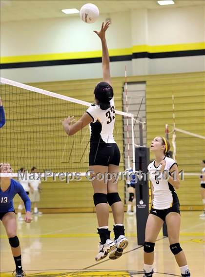 Thumbnail 3 in Bishop Montgomery vs Frontier (Aloha Cougar Classic) photogallery.