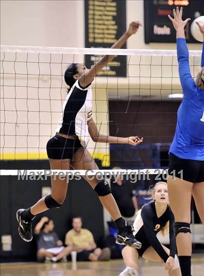 Thumbnail 2 in Bishop Montgomery vs Frontier (Aloha Cougar Classic) photogallery.