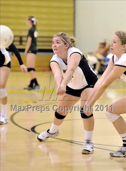 Thumbnail 3 in Bishop Montgomery vs Frontier (Aloha Cougar Classic) photogallery.