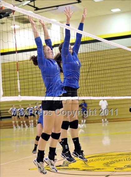 Thumbnail 3 in Bishop Montgomery vs Frontier (Aloha Cougar Classic) photogallery.