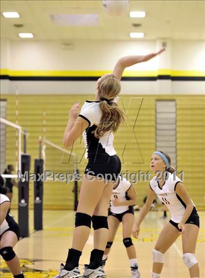 Thumbnail 1 in Bishop Montgomery vs Frontier (Aloha Cougar Classic) photogallery.