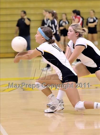Thumbnail 1 in Bishop Montgomery vs Frontier (Aloha Cougar Classic) photogallery.