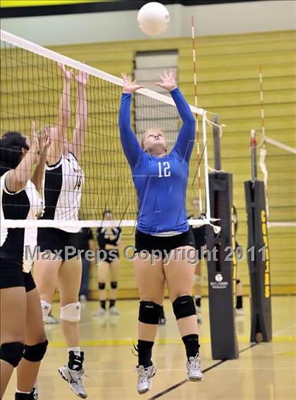 Thumbnail 2 in Bishop Montgomery vs Frontier (Aloha Cougar Classic) photogallery.