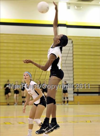 Thumbnail 3 in Bishop Montgomery vs Frontier (Aloha Cougar Classic) photogallery.
