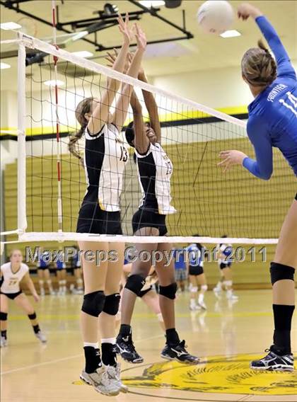 Thumbnail 2 in Bishop Montgomery vs Frontier (Aloha Cougar Classic) photogallery.