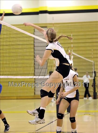 Thumbnail 1 in Bishop Montgomery vs Frontier (Aloha Cougar Classic) photogallery.