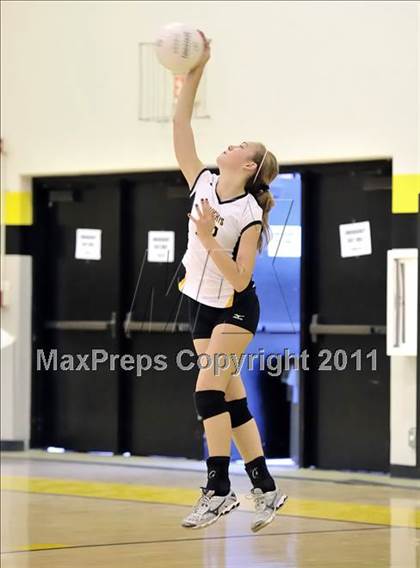 Thumbnail 3 in Bishop Montgomery vs Frontier (Aloha Cougar Classic) photogallery.