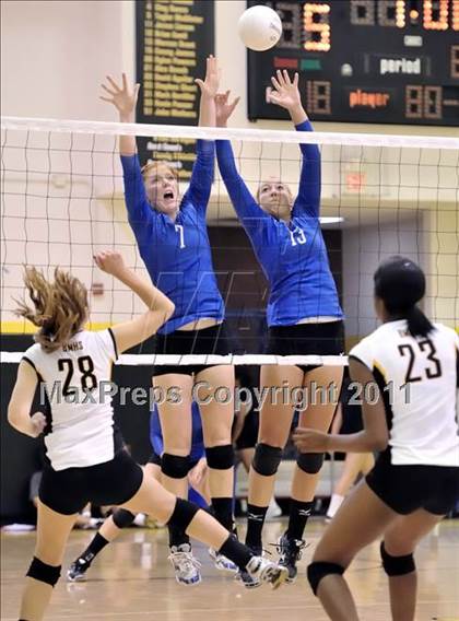 Thumbnail 1 in Bishop Montgomery vs Frontier (Aloha Cougar Classic) photogallery.