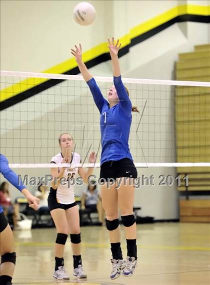Thumbnail 2 in Bishop Montgomery vs Frontier (Aloha Cougar Classic) photogallery.