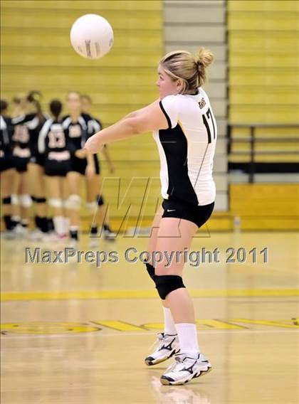 Thumbnail 1 in Bishop Montgomery vs Frontier (Aloha Cougar Classic) photogallery.