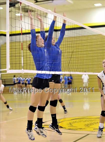 Thumbnail 1 in Bishop Montgomery vs Frontier (Aloha Cougar Classic) photogallery.