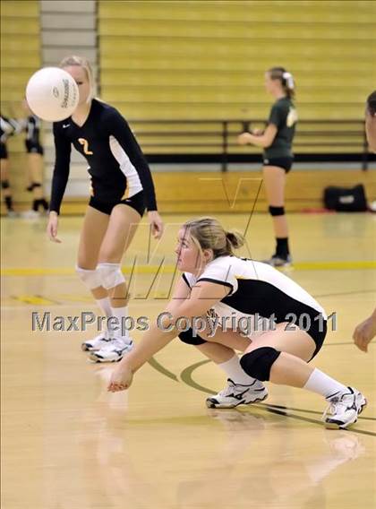 Thumbnail 3 in Bishop Montgomery vs Frontier (Aloha Cougar Classic) photogallery.