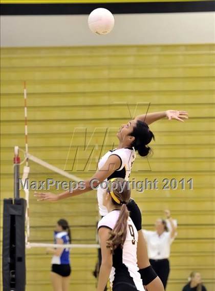 Thumbnail 3 in Bishop Montgomery vs Frontier (Aloha Cougar Classic) photogallery.