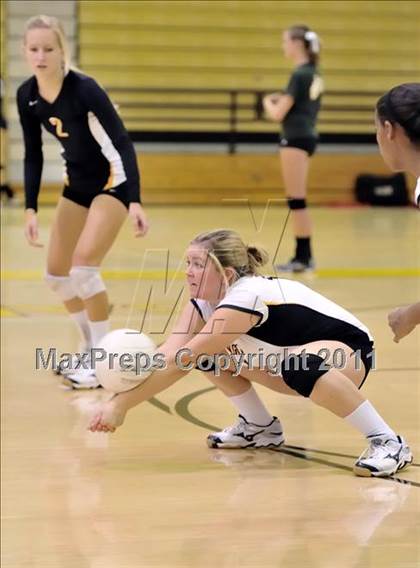 Thumbnail 2 in Bishop Montgomery vs Frontier (Aloha Cougar Classic) photogallery.