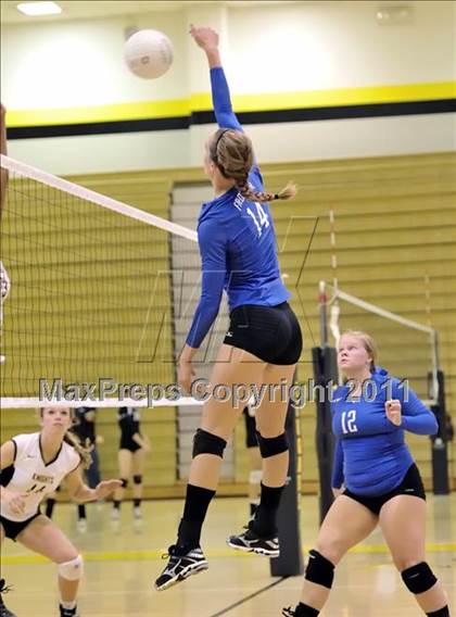 Thumbnail 3 in Bishop Montgomery vs Frontier (Aloha Cougar Classic) photogallery.
