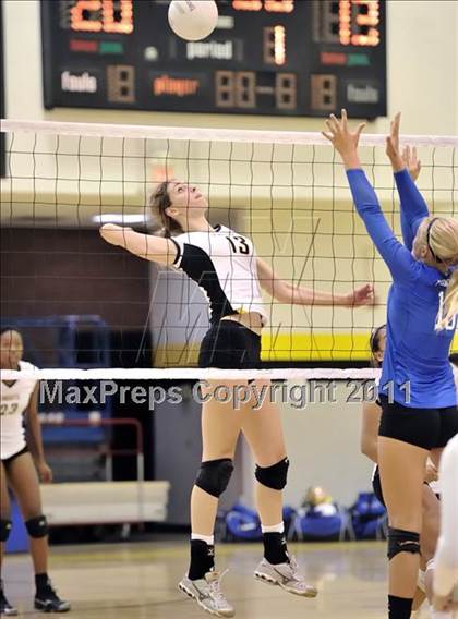 Thumbnail 2 in Bishop Montgomery vs Frontier (Aloha Cougar Classic) photogallery.