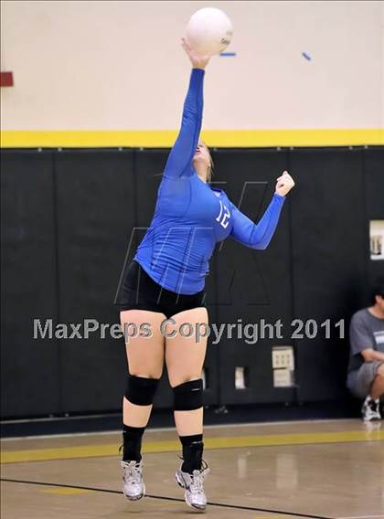 Thumbnail 2 in Bishop Montgomery vs Frontier (Aloha Cougar Classic) photogallery.