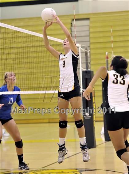 Thumbnail 3 in Bishop Montgomery vs Frontier (Aloha Cougar Classic) photogallery.