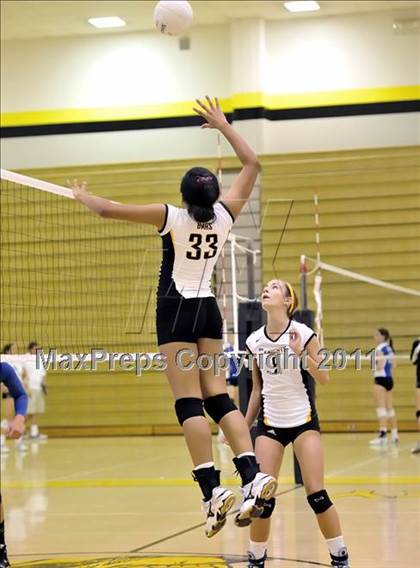 Thumbnail 2 in Bishop Montgomery vs Frontier (Aloha Cougar Classic) photogallery.