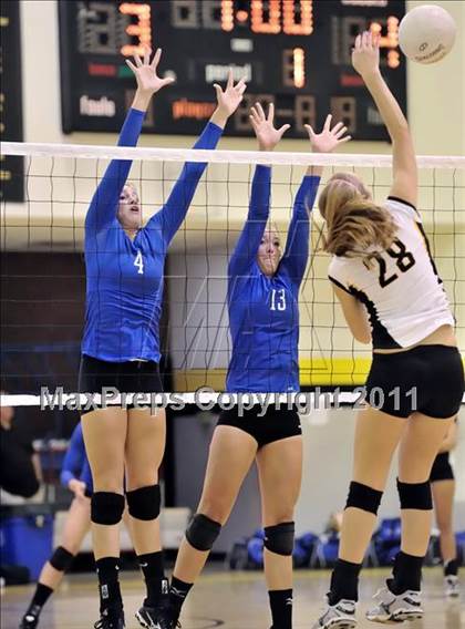 Thumbnail 3 in Bishop Montgomery vs Frontier (Aloha Cougar Classic) photogallery.