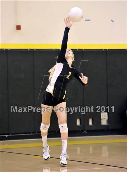 Thumbnail 2 in Bishop Montgomery vs Frontier (Aloha Cougar Classic) photogallery.
