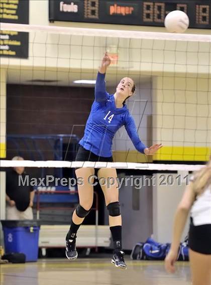 Thumbnail 3 in Bishop Montgomery vs Frontier (Aloha Cougar Classic) photogallery.