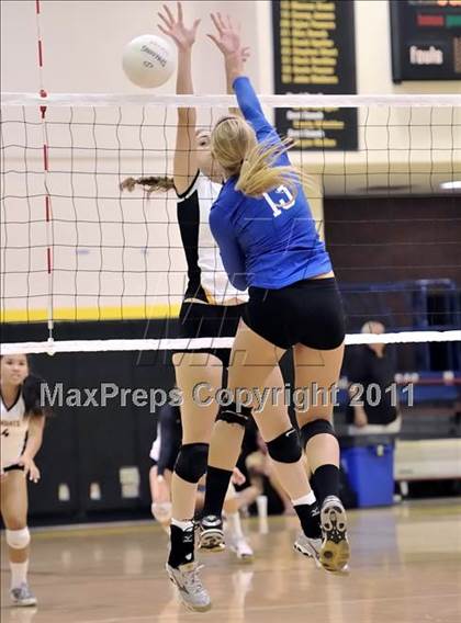 Thumbnail 2 in Bishop Montgomery vs Frontier (Aloha Cougar Classic) photogallery.